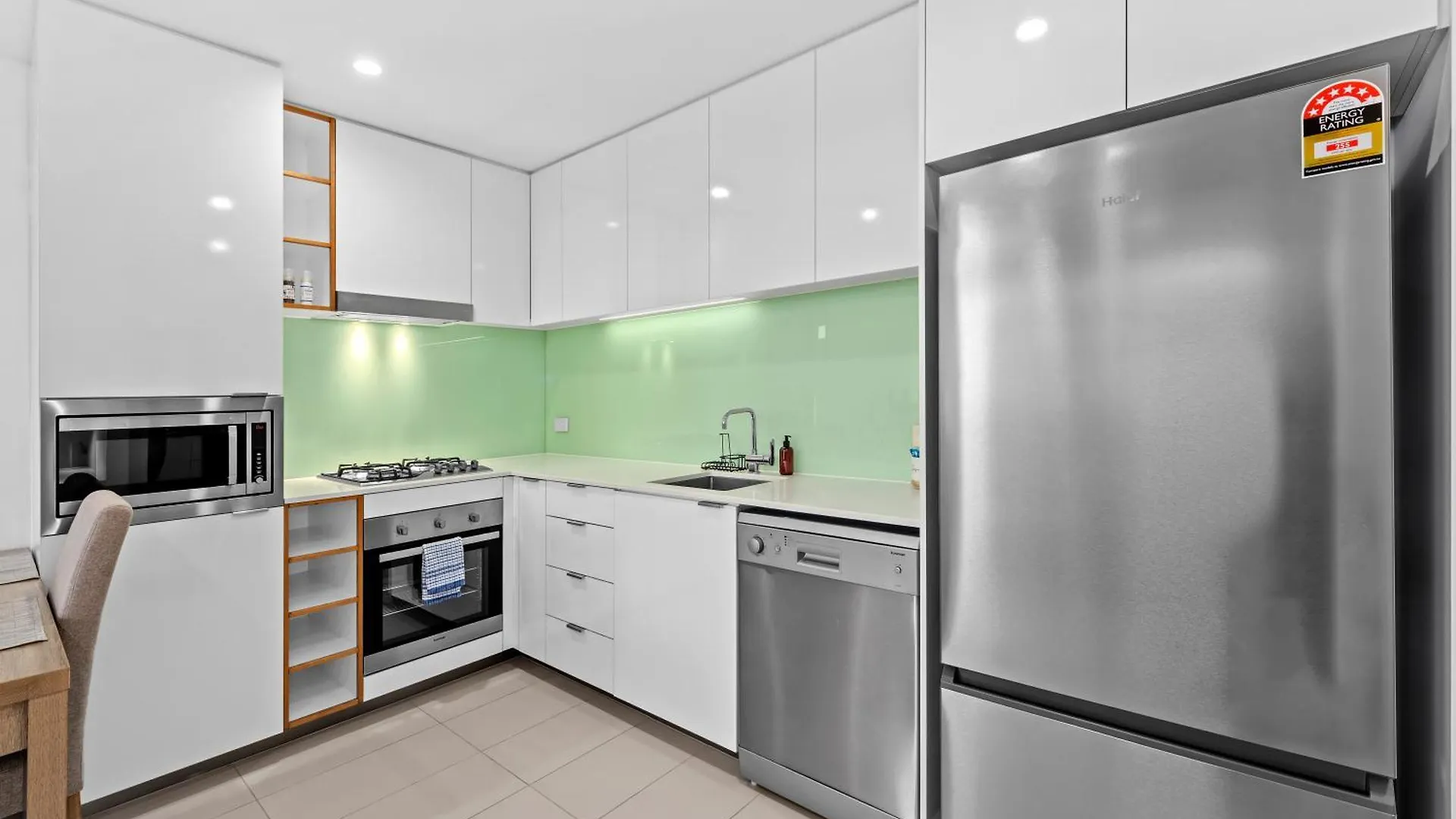 Bright & Spacious Apt With Pool, Parking & Wi-Fi Brisbane Apartmán